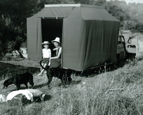 Anni '60. Constant Rousseau inizia costruendo un modello per uso personale